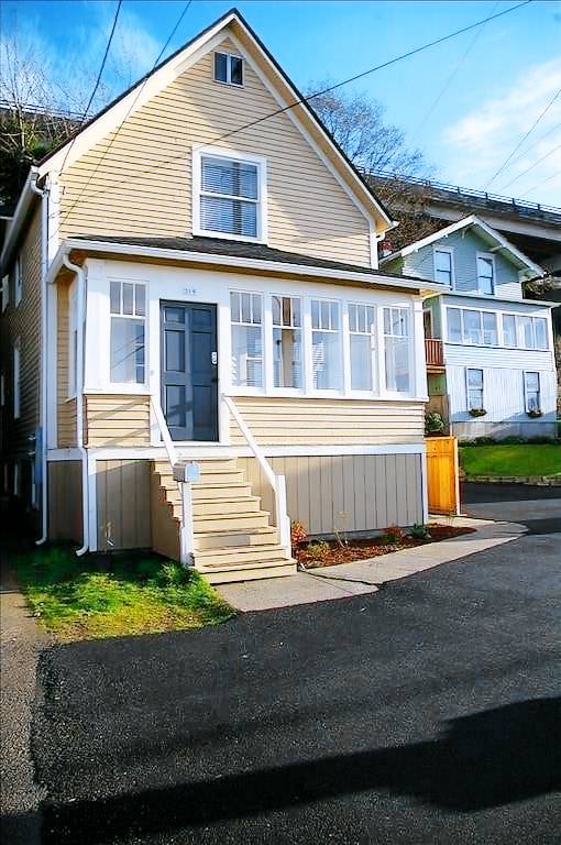 House  Astoria
