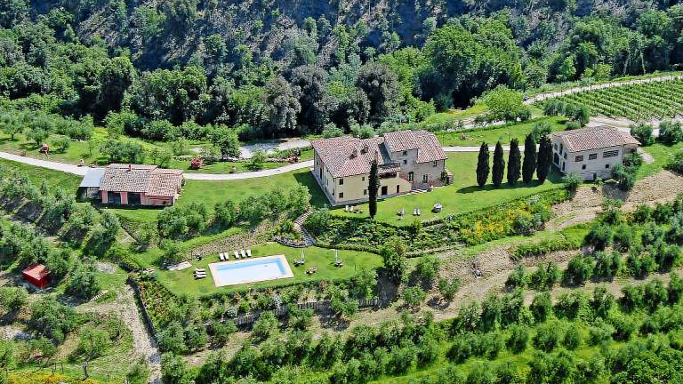 Family-oriented villa with patio, barbecue & garden | Pool view | Pets are welcome — photo 4