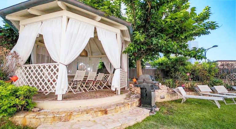 Family-friendly apartment with yard, patio & pool | Beach nearby | Suitable for remote work | Pet-friendly — photo 4