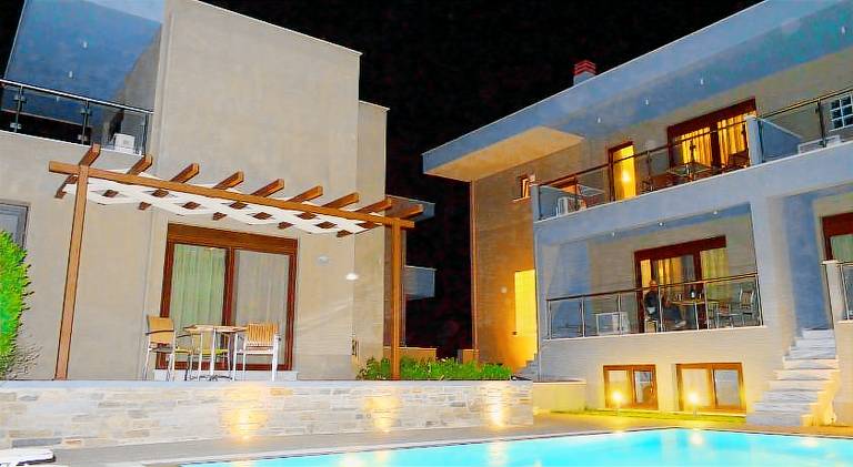 Mary's Luxury — photo 4