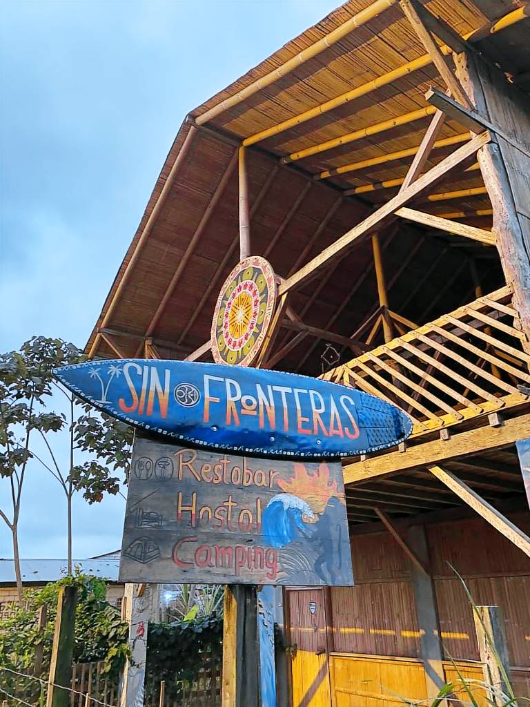 Hostel  Mompiche