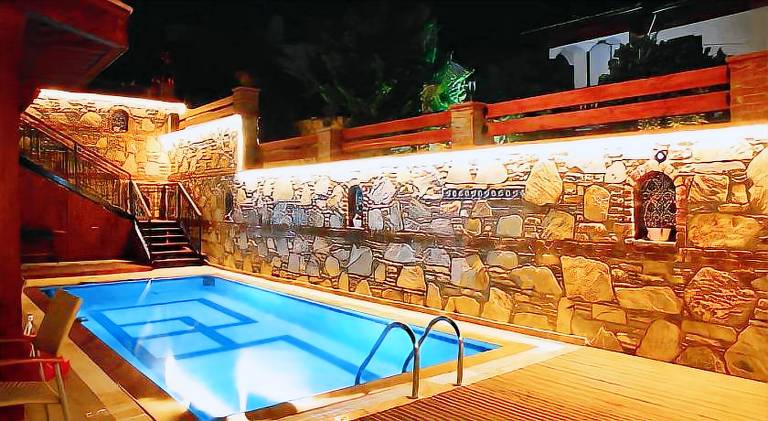Serviced apartment with barbeque, terrace & pool | Pets allowed in Mugla