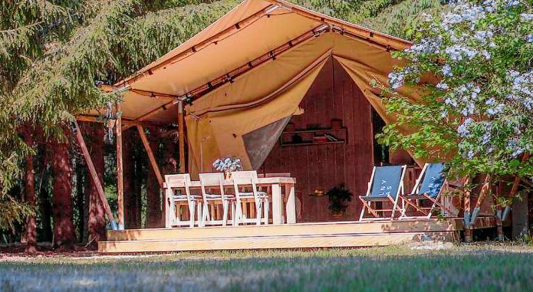 Tent with patio, BBQ & hot tub in Gizycko