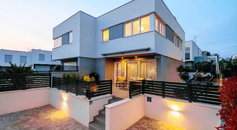 Villa with hot tub | Pet-friendly — photo 4