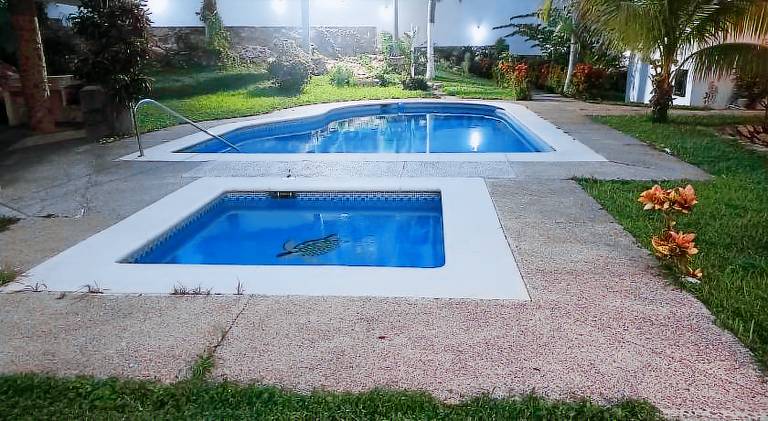 Apartment with pool | Pet-friendly — photo 3