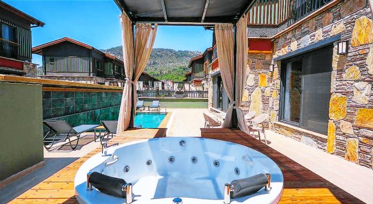 Fully equipped villa with yard, terrace & private pool | Pets are welcome — photo 3
