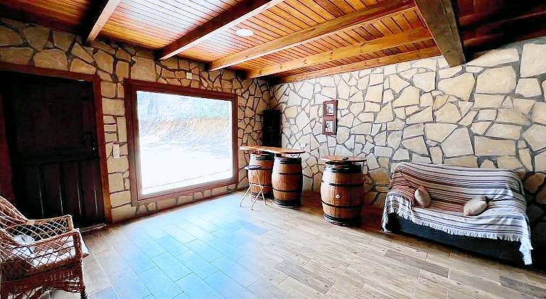 House with hot tub — photo 5