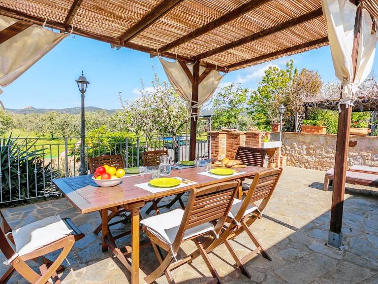 Vacation home with pool, yard & grill — photo 3