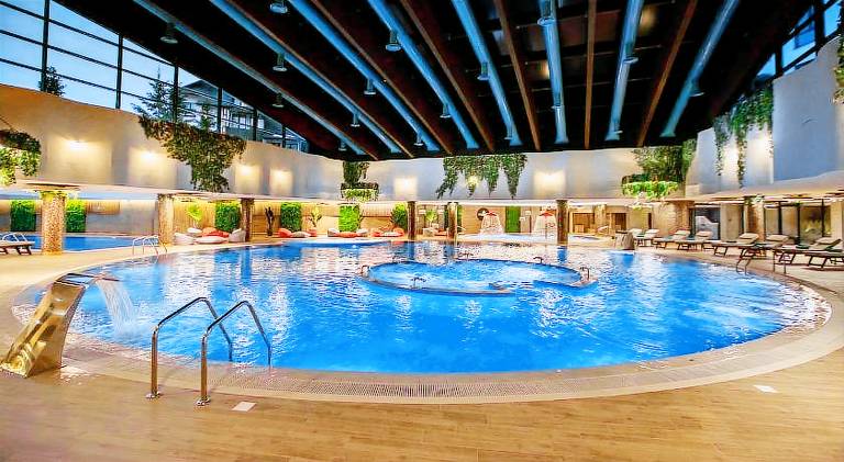 Family-oriented charming serviced apartment with hot tub, yard & barbecue | Next to the ski | Dogs allowed — photo 2