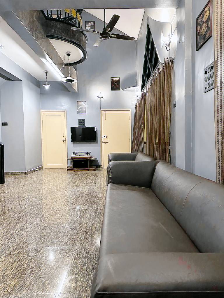 Villa with pool — photo 5