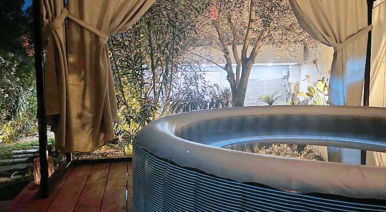 Apartment with hot tub — photo 4