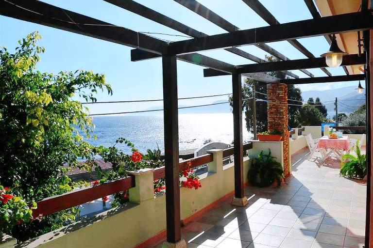 Fully equipped vacation home with garden & patio | Sea view | Next to the beach | Pets allowed — photo 2