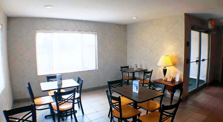 Super 8 By Wyndham Canandaigua — photo 4