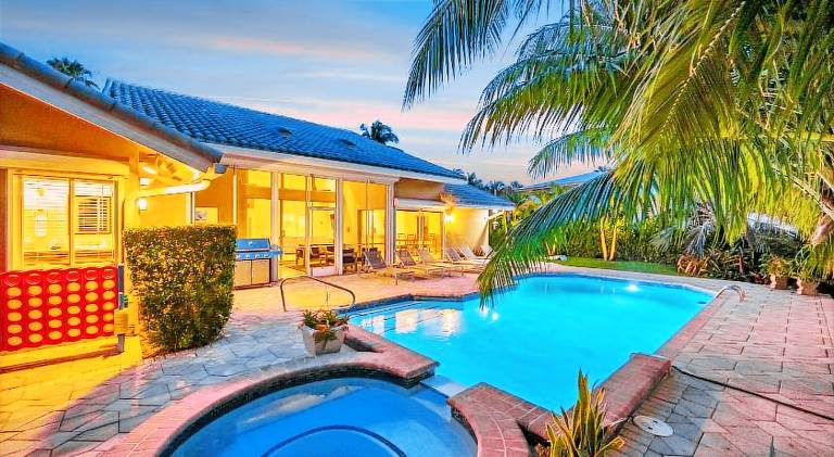 House with pool — photo 3
