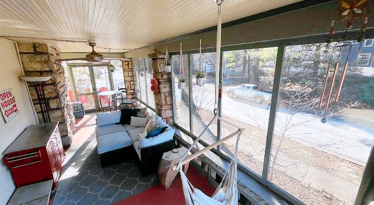 Fully equipped beautiful vacation home with patio | Pets allowed — photo 5
