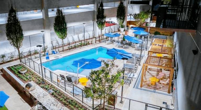 Holiday apartment with pool in Atlanta, GA