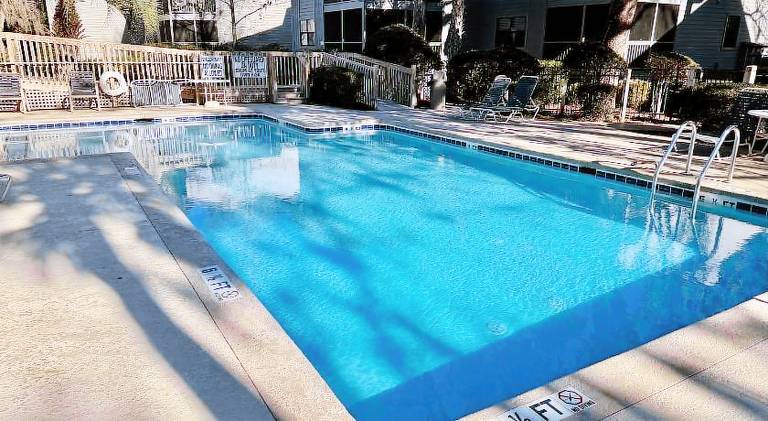 House with pool — photo 5