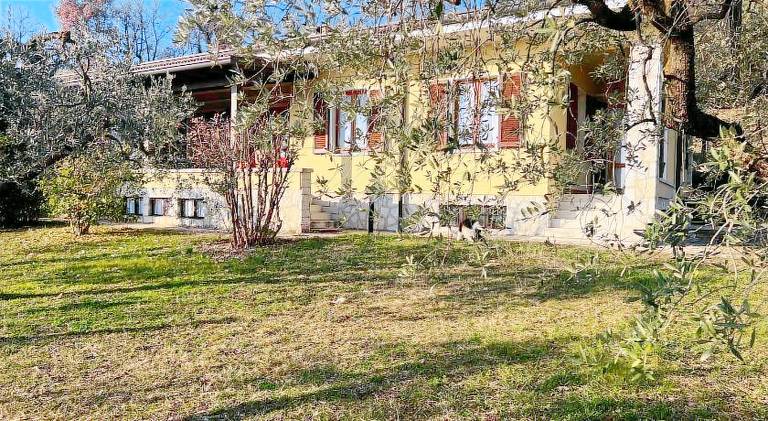 Villa with 3 rooms for 8 persons in Affi