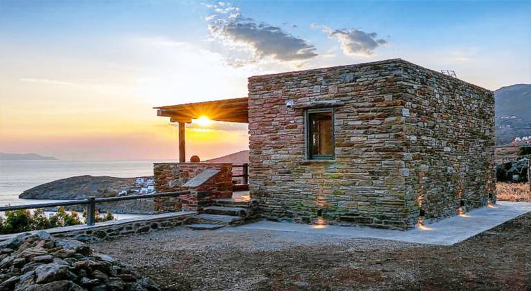 House with terrace in Tinos
