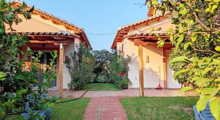 Holiday apartment with patio & garden — photo 5