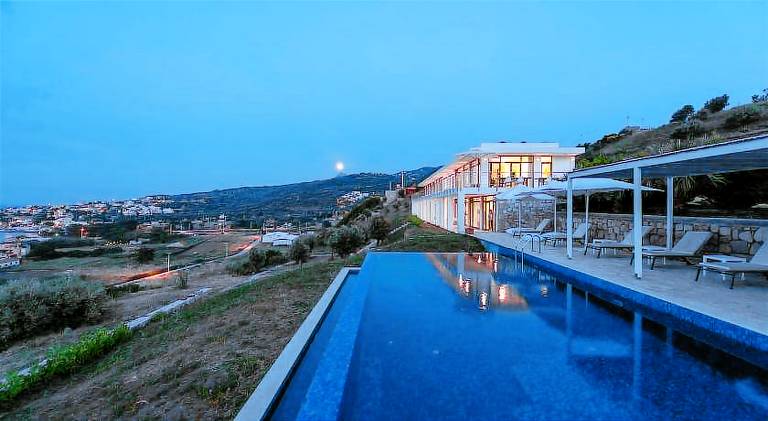 Vacation home with pool — photo 3