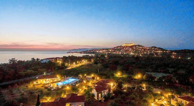 Nice serviced apartment with patio, pool & yard | Beach nearby | Pet-friendly — photo 3