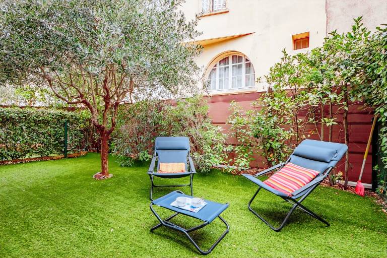 Rental apartment with patio & garden — photo 3