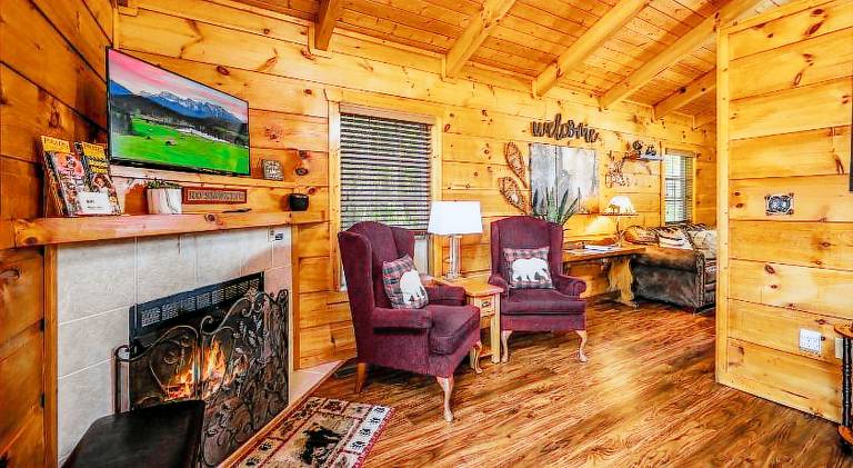 Vacation home with jacuzzi | Pets are welcome — photo 2