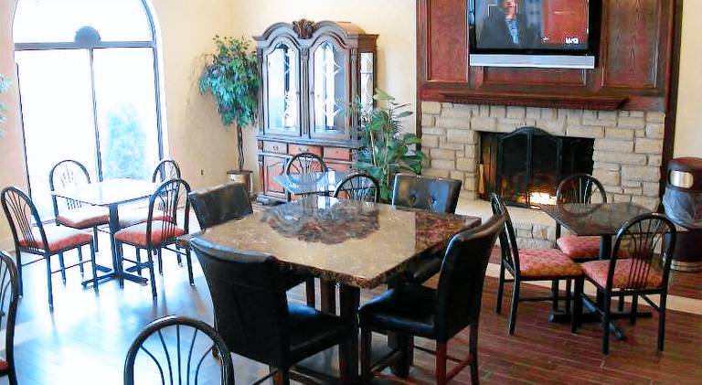 Americas Best Value Inn Romulus Detroit Airport — photo 4