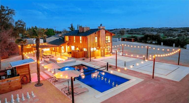 Cedar House - Pickleball, Saltwater Pool, Sauna in Paso Robles, CA