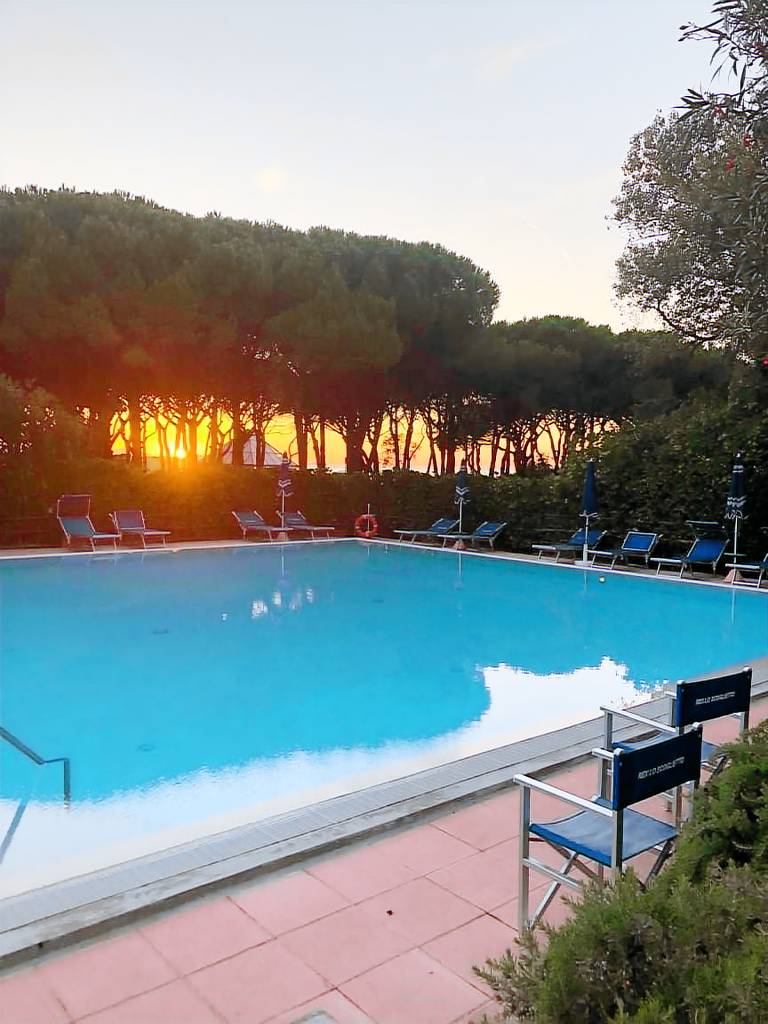 Holiday apartment with patio & pool | Close to the beach | Pets allowed — photo 2