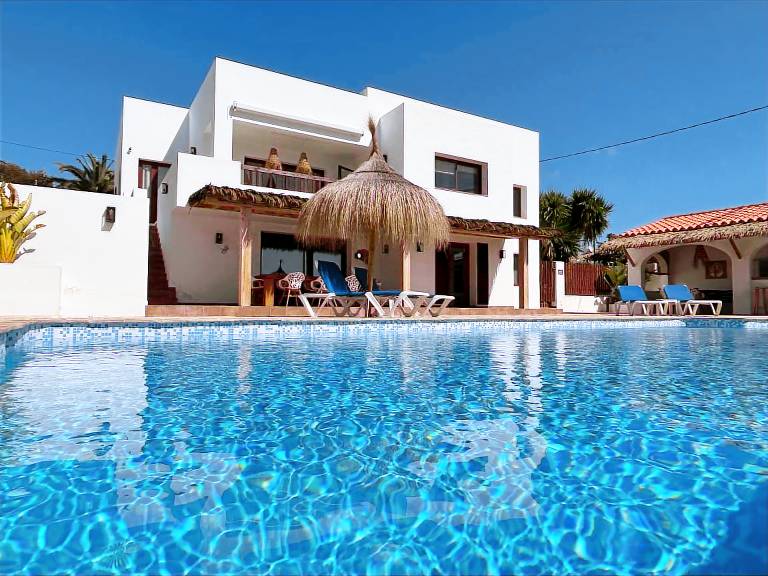 Charming Villa with Private Pool and Spacious Patio