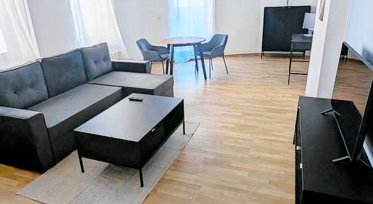 LeHaStays - Apartment Buckau 15 I 2 Zimmer I voll ausgestattete Kuche I Balkon I Smart TV — photo 3