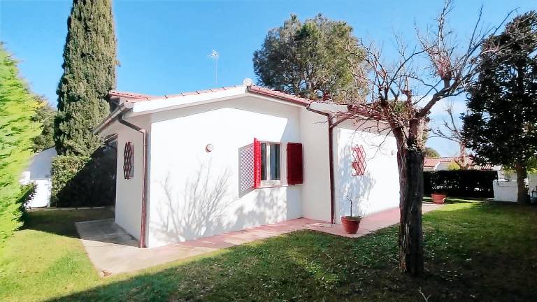 Villa with yard & barbeque — photo 4