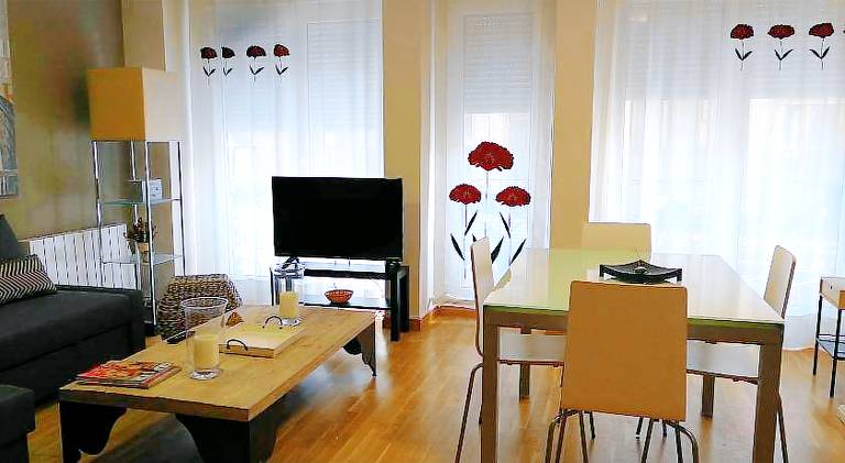 Nice apartment | Next to Cathedral-Basilica of Our Lady of the Pillar | Pets are welcome — photo 2
