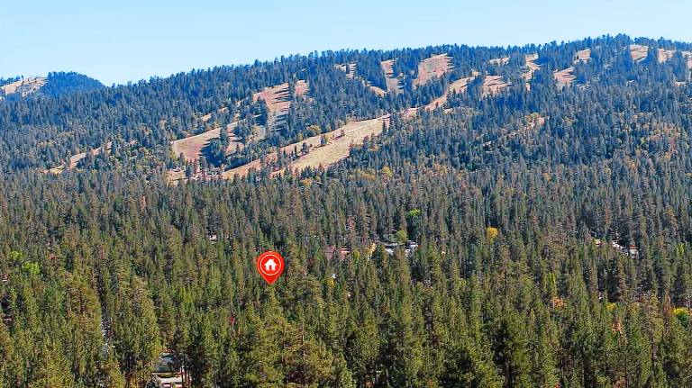Rustic Ridge. Walking Distance to the Park & Lake. Jacuzzi tub. BBQ. Games Galore & Game Room! — photo 3