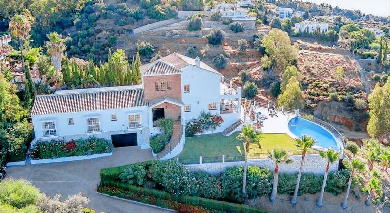 Villa with terrace, yard & private pool in Mijas