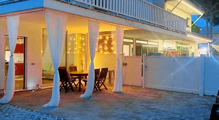 Apartment with pool — photo 5