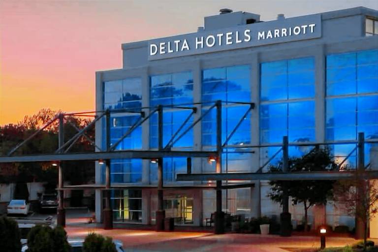 Delta Hotels by Marriott Milwaukee Northwest