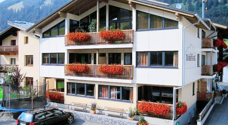 Wonderful serviced apartment with BBQ & garden | Close to the ski | Perfect for remote work | Pets are welcome in Lermoos