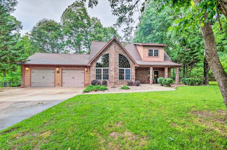 Spacious Family Home w/ Fire Pit by Norfork Lake! — photo 2