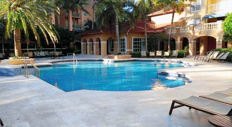Beautiful apartment with pool & hot tub | Pets allowed — photo 3