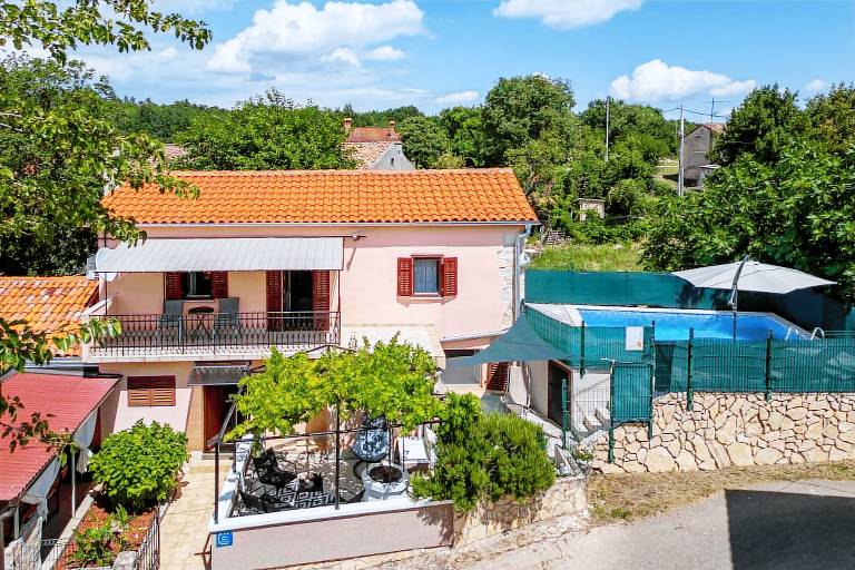 House Papinka with Private Pool & Garden