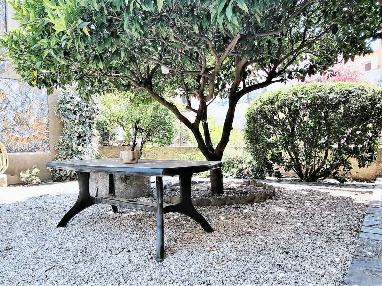 Vacation home with yard — photo 4