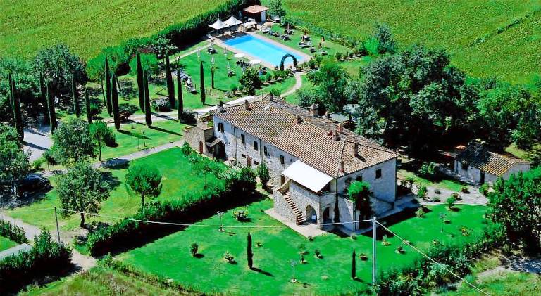 Holiday apartment with BBQ, pool & garden in Castiglione del Lago