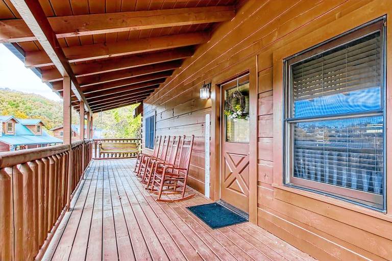 Cabin with private pool — photo 3