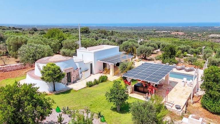Villa with private pool, grill & yard | Pool view — photo 3