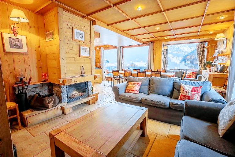 Family-oriented chalet with jacuzzi, patio & sauna | Mountain view | Next to the ski | Dogs allowed — photo 3