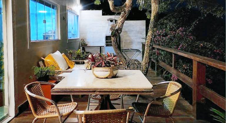House with yard & patio — photo 5