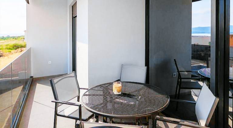 Holiday apartment with patio, grill & yard — photo 5